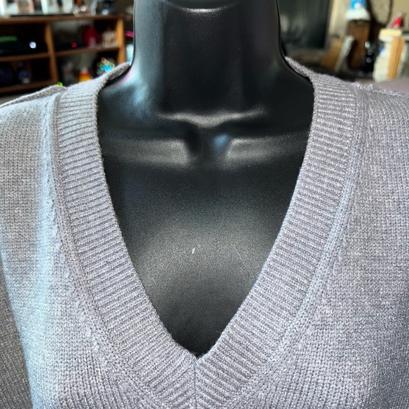 T Tahari V-Neck Sweater - Picture 2 of 11